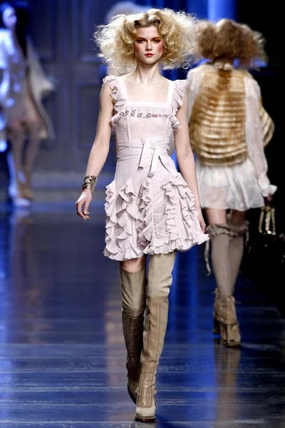 Look 9